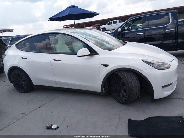 2022 TESLA MODEL Y LONG RANGE 12