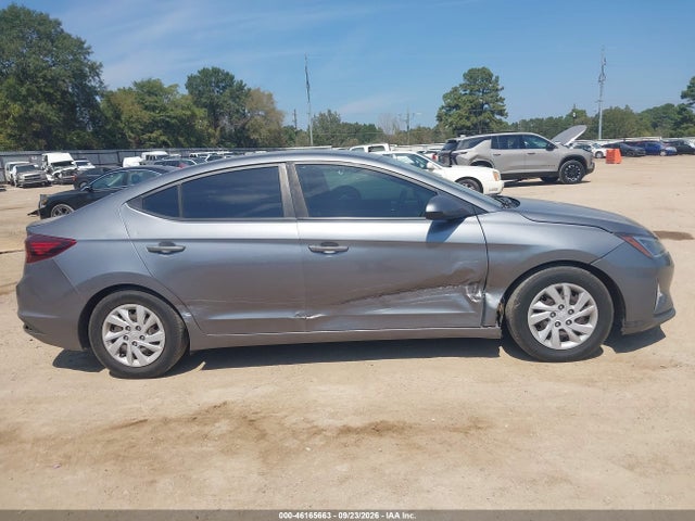 2019 HYUNDAI ELANTRA SE 13