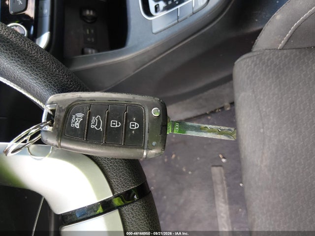 2019 HYUNDAI ELANTRA GT 11