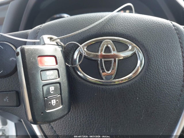 2017 TOYOTA COROLLA XLE 11
