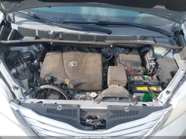 2017 TOYOTA SIENNA LE 8 PASSENGER 10