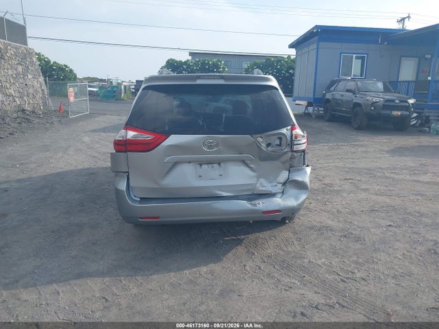 2017 TOYOTA SIENNA LE 8 PASSENGER 17