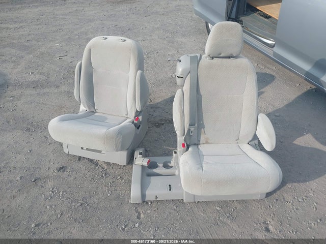 2017 TOYOTA SIENNA LE 8 PASSENGER 12