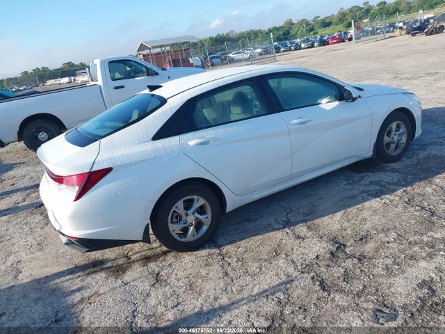2022 HYUNDAI ELANTRA SE 4