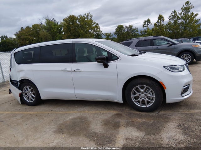 2026 CHRYSLER PACIFICA SELECT 13