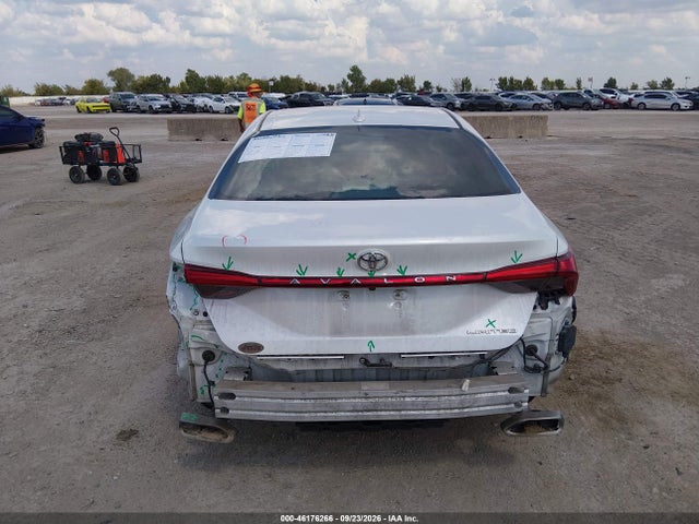 2019 TOYOTA AVALON LIMITED 17