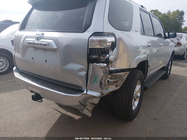 2022 TOYOTA 4RUNNER SR5 6
