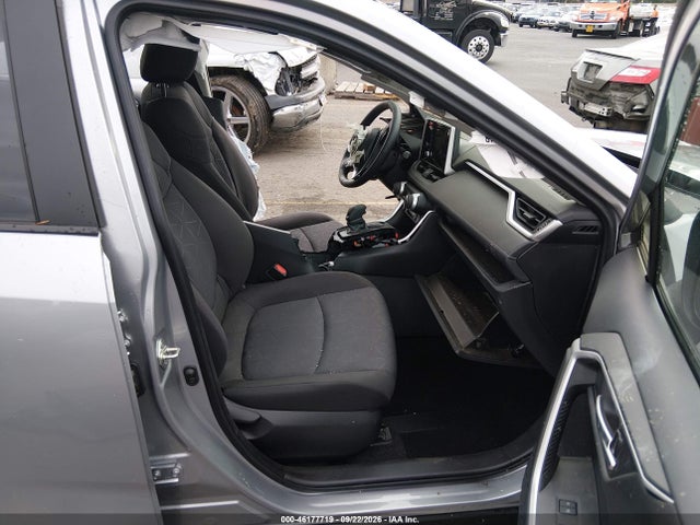 2025 TOYOTA RAV4 XLE 5