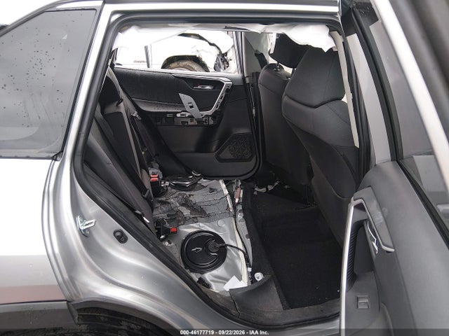 2025 TOYOTA RAV4 XLE 8