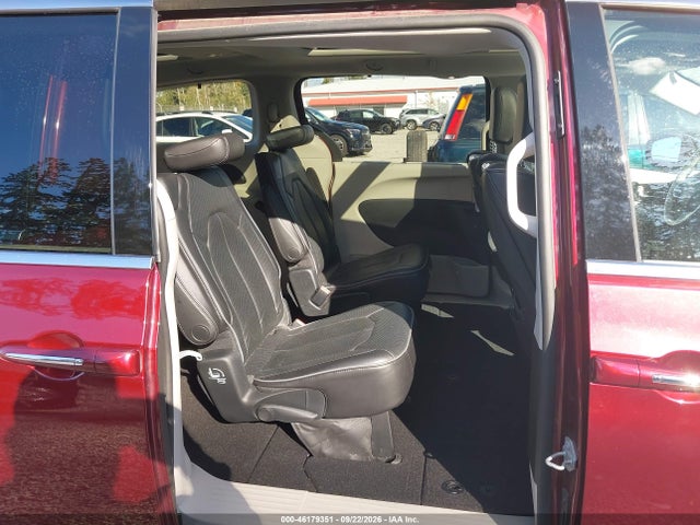 2017 CHRYSLER PACIFICA LIMITED 18