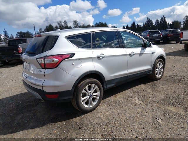 2017 FORD ESCAPE SE 4