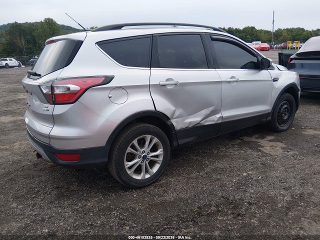 2017 FORD ESCAPE SE 4