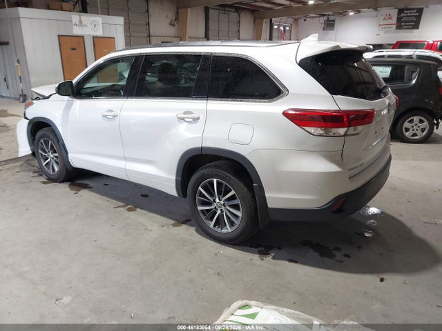 2017 TOYOTA HIGHLANDER XLE 3