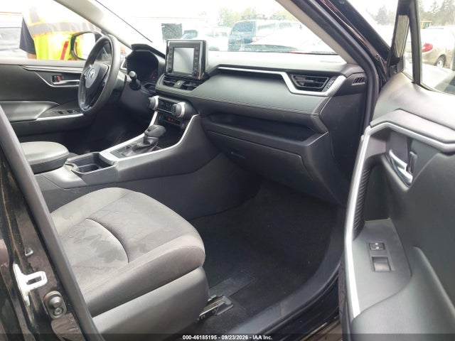 2020 TOYOTA RAV4 XLE 18