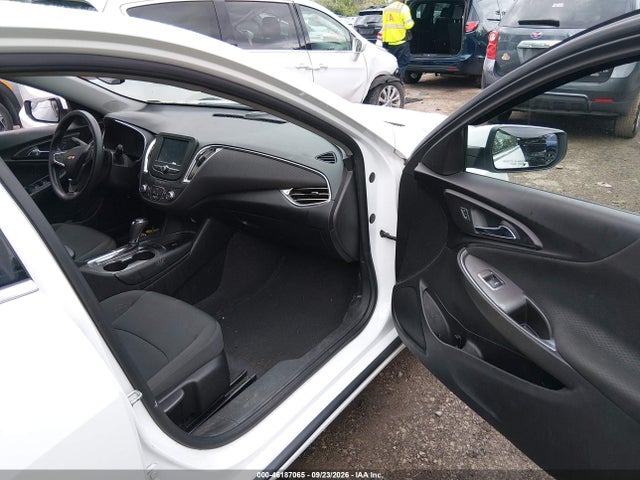 2017 CHEVROLET MALIBU 1LT 5