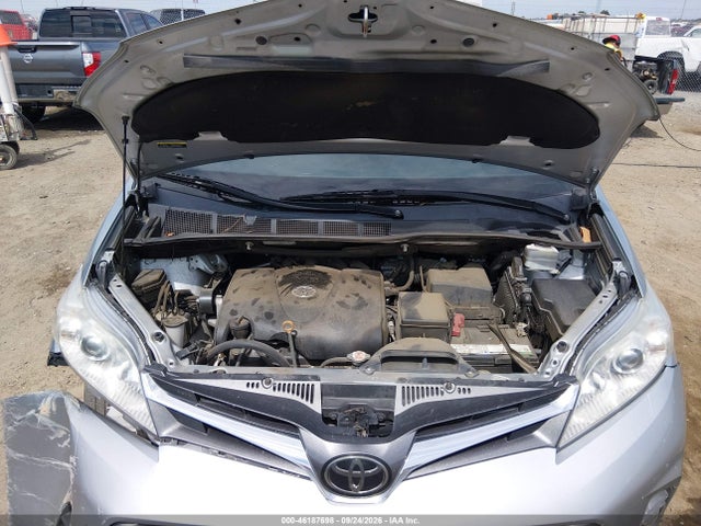2020 TOYOTA SIENNA XLE 10
