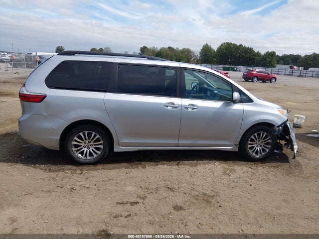 2020 TOYOTA SIENNA XLE 13