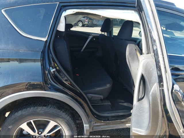2017 TOYOTA RAV4 XLE 8