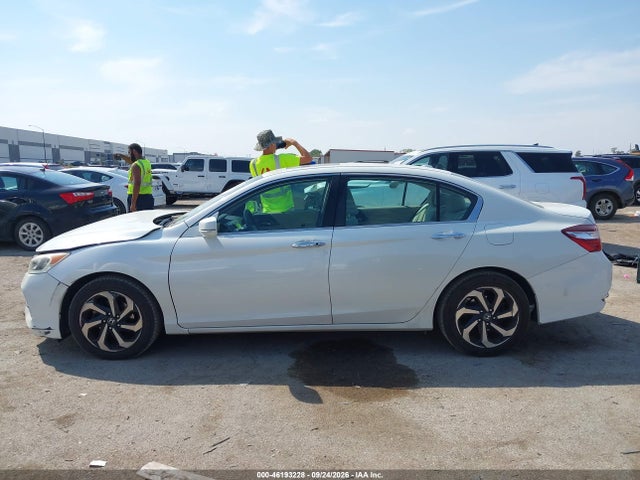 2017 HONDA ACCORD EX 14