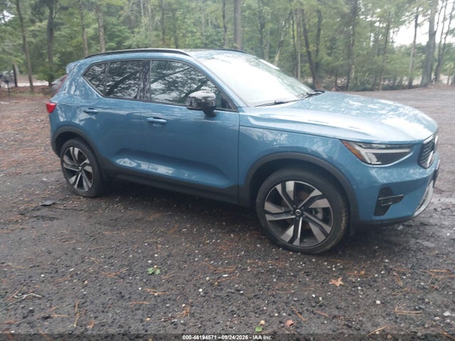 2023 VOLVO XC40 B5 PLUS DARK THEME