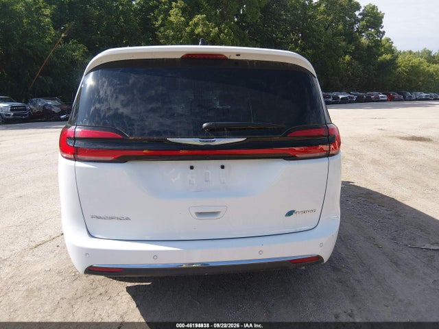 2025 CHRYSLER PACIFICA HYBRID SELECT 16