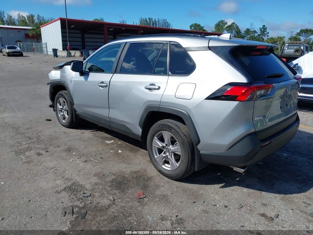 2025 TOYOTA RAV4 XLE 3