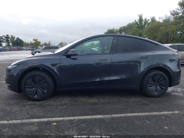 2026 TESLA MODEL Y 16