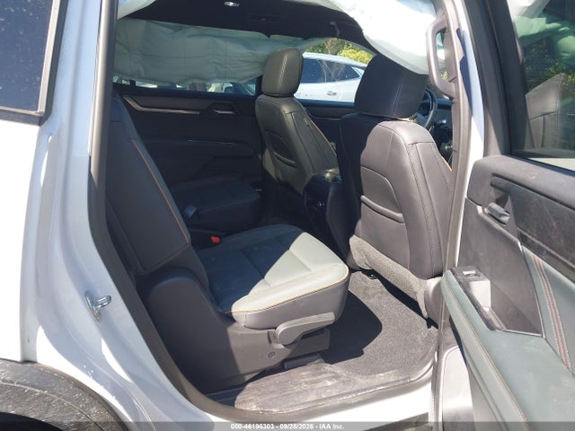 2025 GMC ACADIA AWD AT4 8