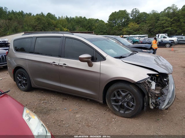 2018 CHRYSLER PACIFICA TOURING L 13