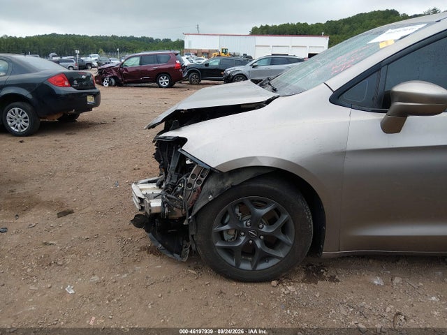 2018 CHRYSLER PACIFICA TOURING L 6