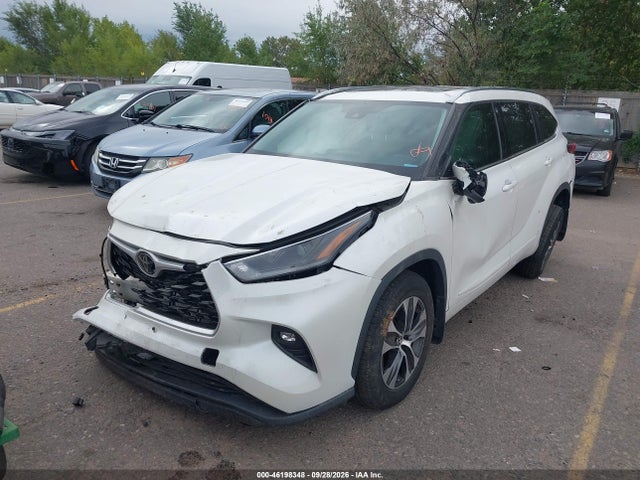 2021 TOYOTA HIGHLANDER XLE 2