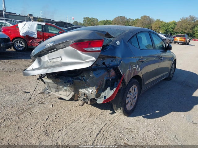 2018 HYUNDAI ELANTRA SE 4