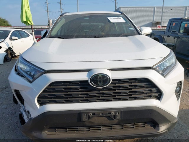 2021 TOYOTA RAV4 XLE 12