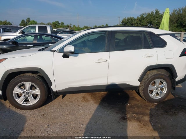2021 TOYOTA RAV4 XLE 14