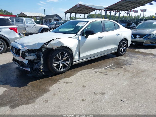 2019 VOLVO S60 T6 R-DESIGN 2