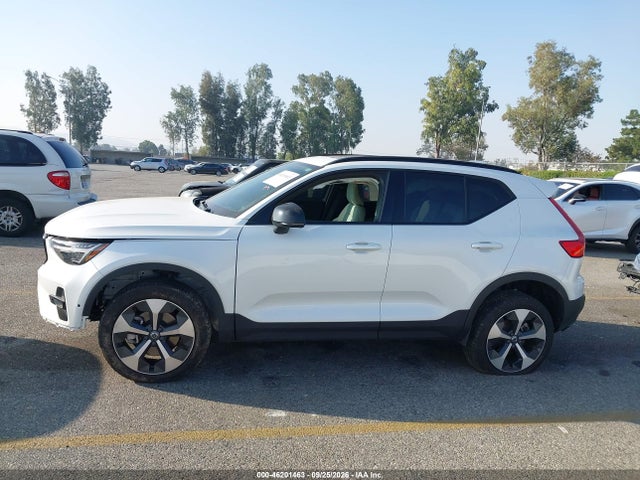 2025 VOLVO XC40 B5 PLUS DARK THEME 14