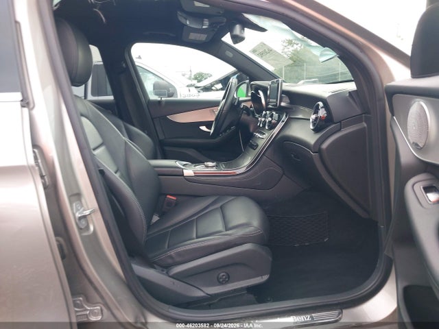 2019 MERCEDES-BENZ GLC 300 4MATIC 5
