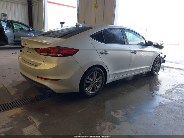 2017 HYUNDAI ELANTRA SE 4