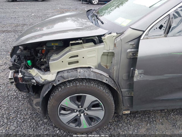 2018 KIA NIRO EX 6