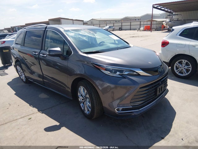 2023 TOYOTA SIENNA PLATINUM
