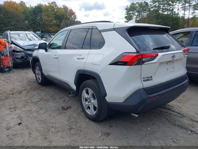 2021 TOYOTA RAV4 XLE 3