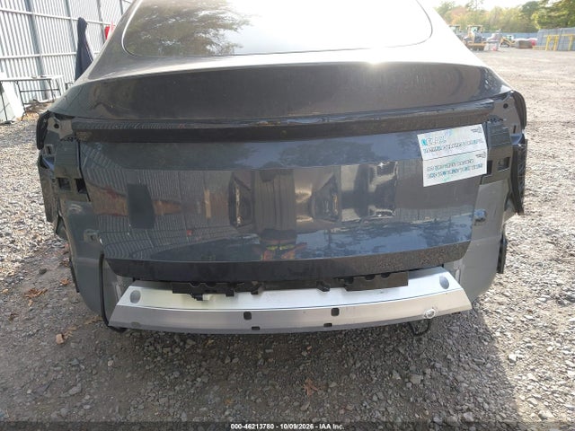 2026 TESLA MODEL Y 21