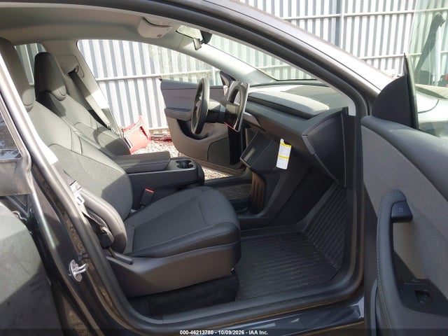 2026 TESLA MODEL Y 5