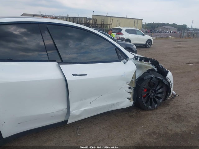2022 TESLA MODEL Y PERFORMANCE 18