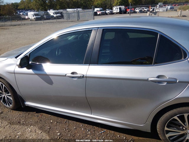 2018 TOYOTA CAMRY SE 14