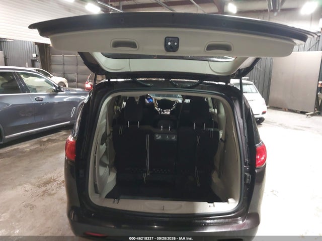 2017 CHRYSLER PACIFICA TOURING 18