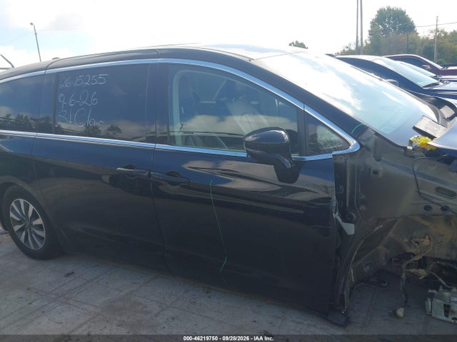 2024 CHRYSLER PACIFICA HYBRID SELECT 13