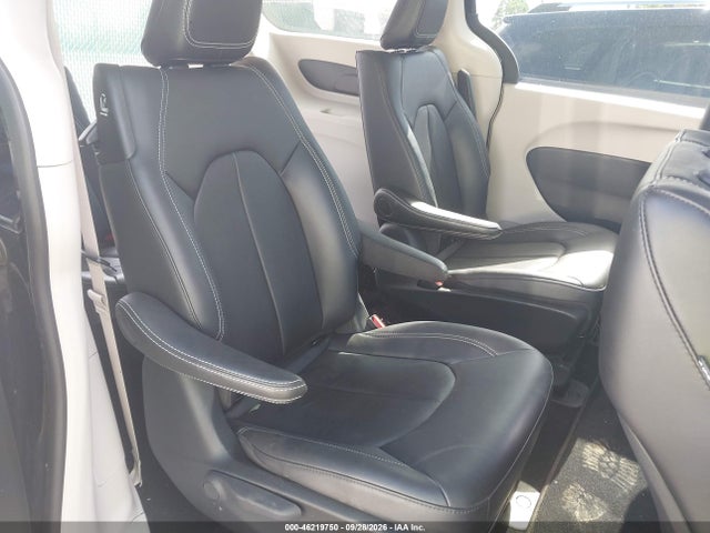 2024 CHRYSLER PACIFICA HYBRID SELECT 8