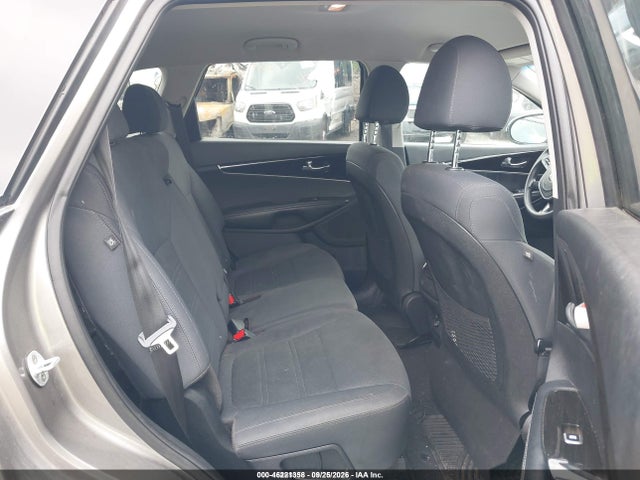 2019 KIA SORENTO 2.4L LX 8
