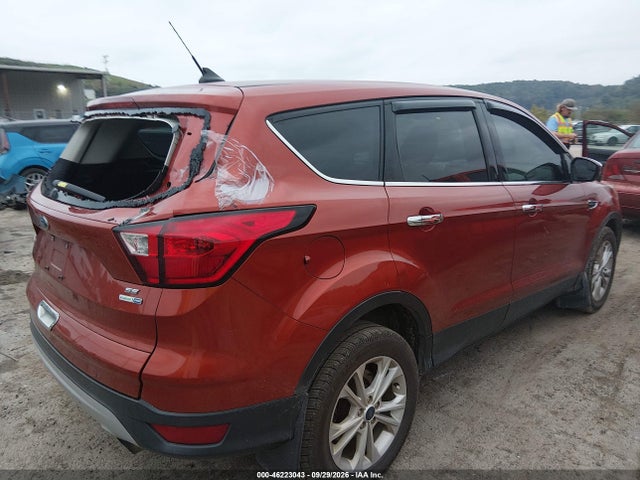 2019 FORD ESCAPE SE 4